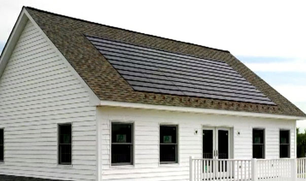 House with CertainTeed Apollo II solar roof panels