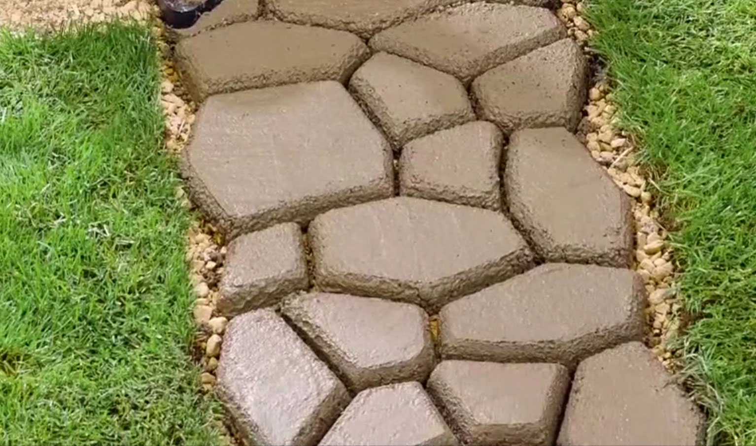 Walkway with stamped concrete 