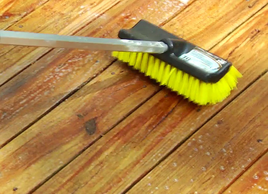 Brushing deck 
