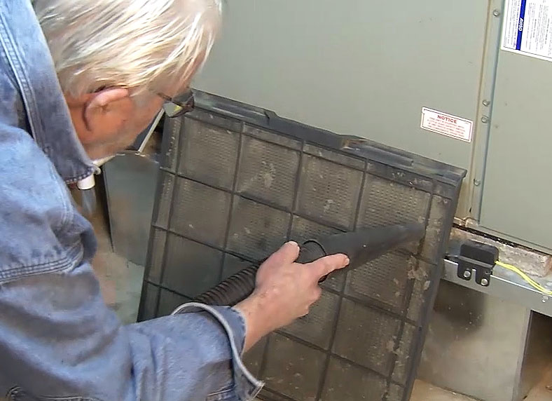 Man cleaning filter with vaccum 