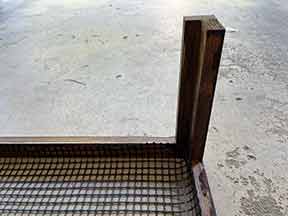 Frame leg with netting