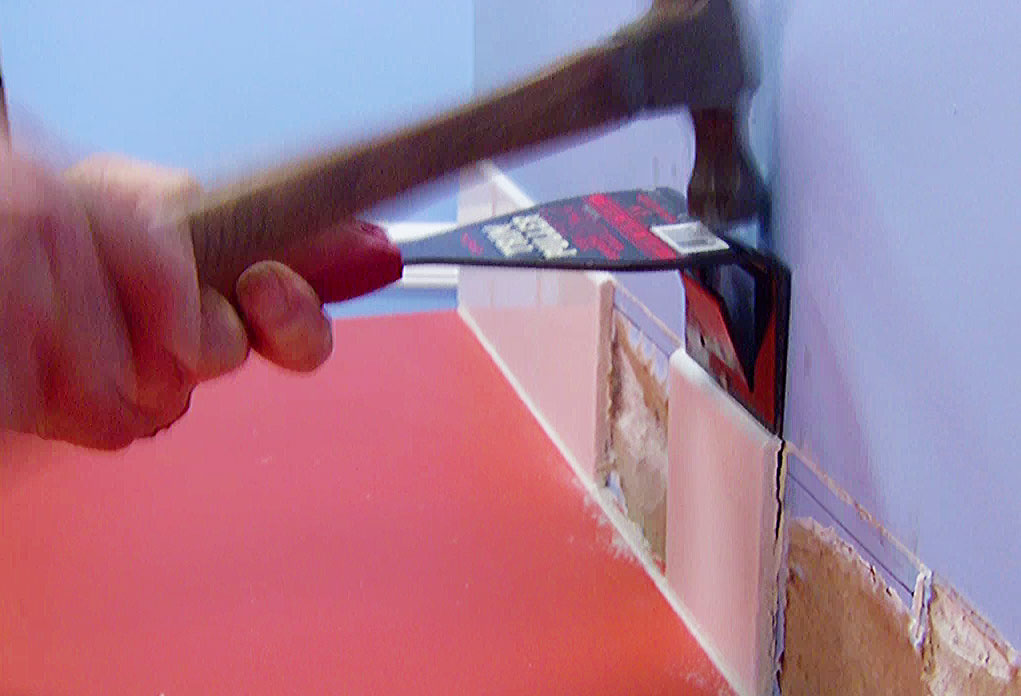 Using trim puller to remove tile